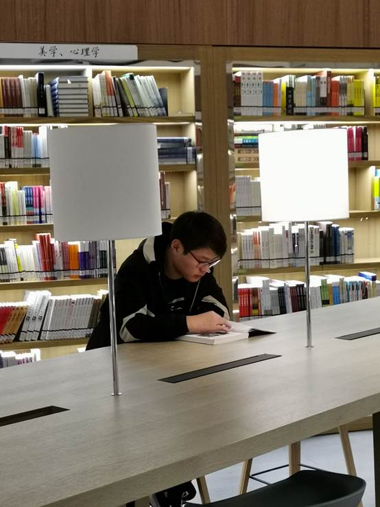 说明: D:\新葡萄\我的文件\就业\2019-2020一学期\品学之星统计\许迎庆\许迎庆.jpg
